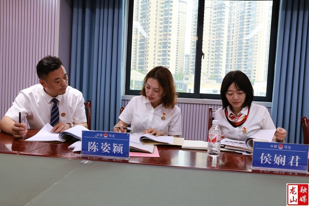 長(zhǎng)沙市長(zhǎng)沙公證處來(lái)龍山開(kāi)展對(duì)口幫扶工作